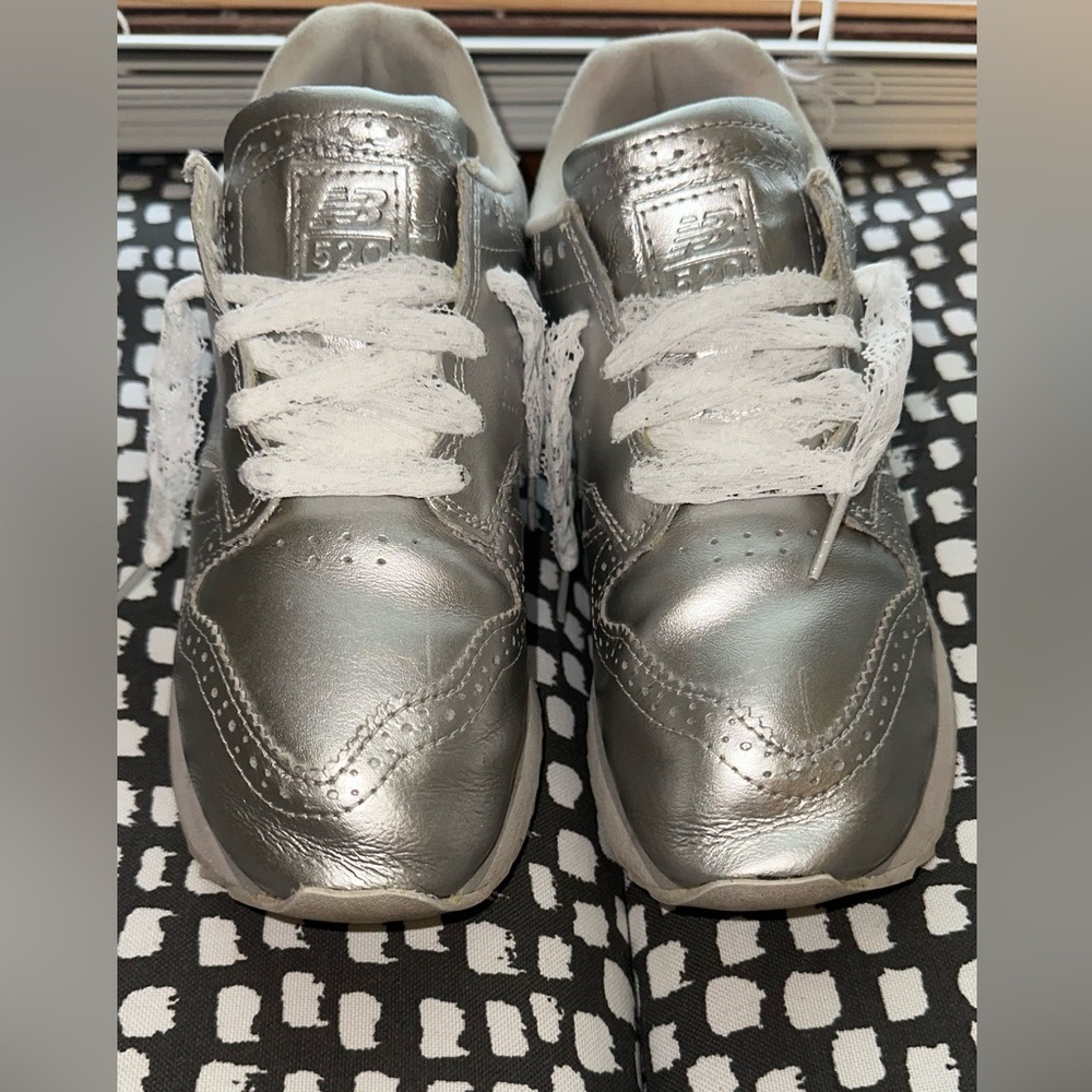Silver/metallic New Balance 520’s sz 6.5